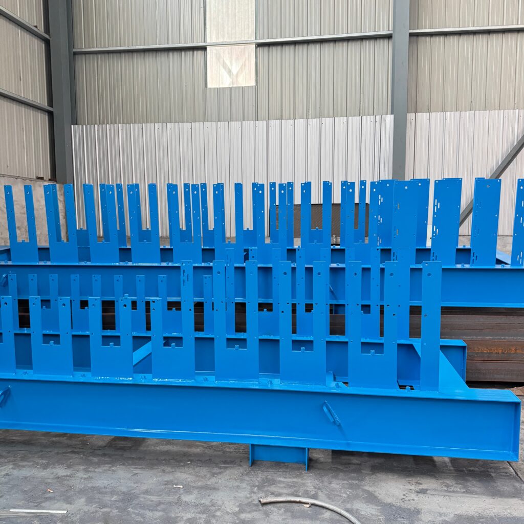 Roof sheet roll forming machine